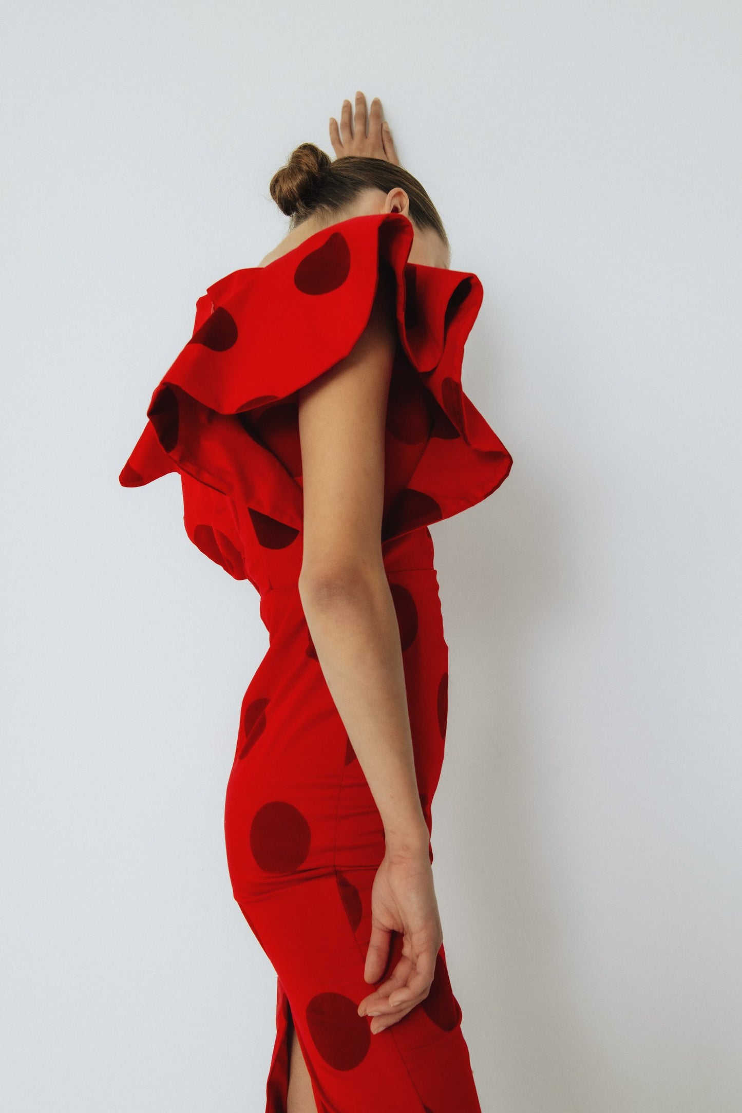 Vestido Rociana rojo midi con volantes y lunares