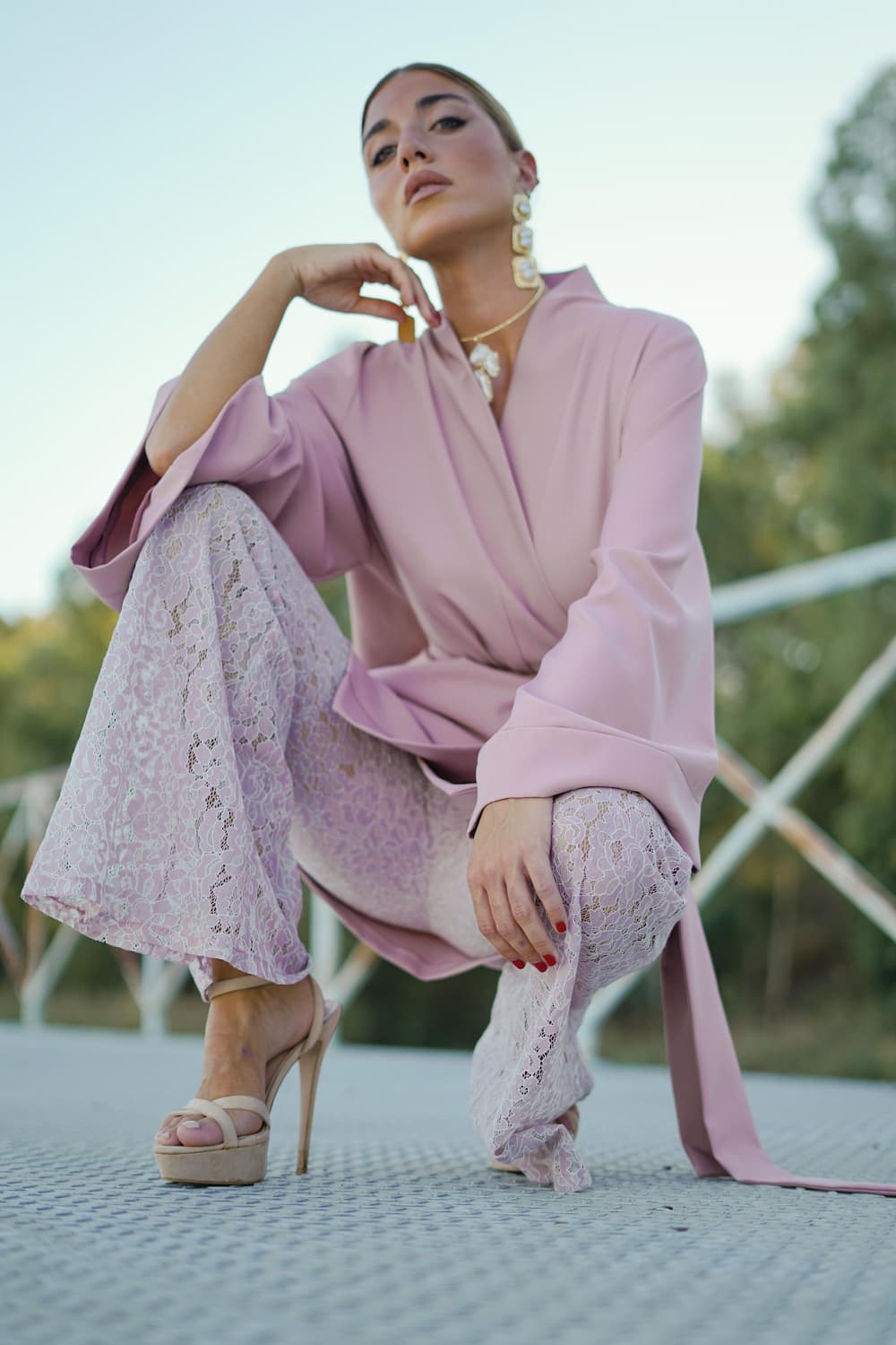 Pantalón de invitada de encaje Modelo NUDE