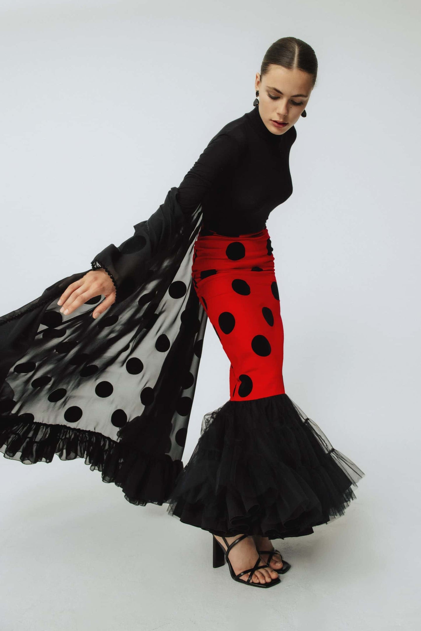 Abrigo invitada flamenca Mª Dolores Negro