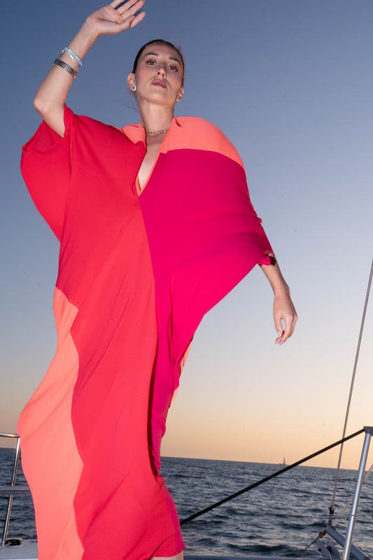 Vestido invitada verano SHAIRA tonos coral, fucsia y rojo