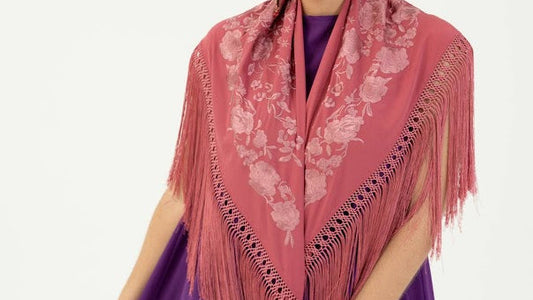 Cómo Elegir los Accesorios Perfectos para un Vestido de Invitada