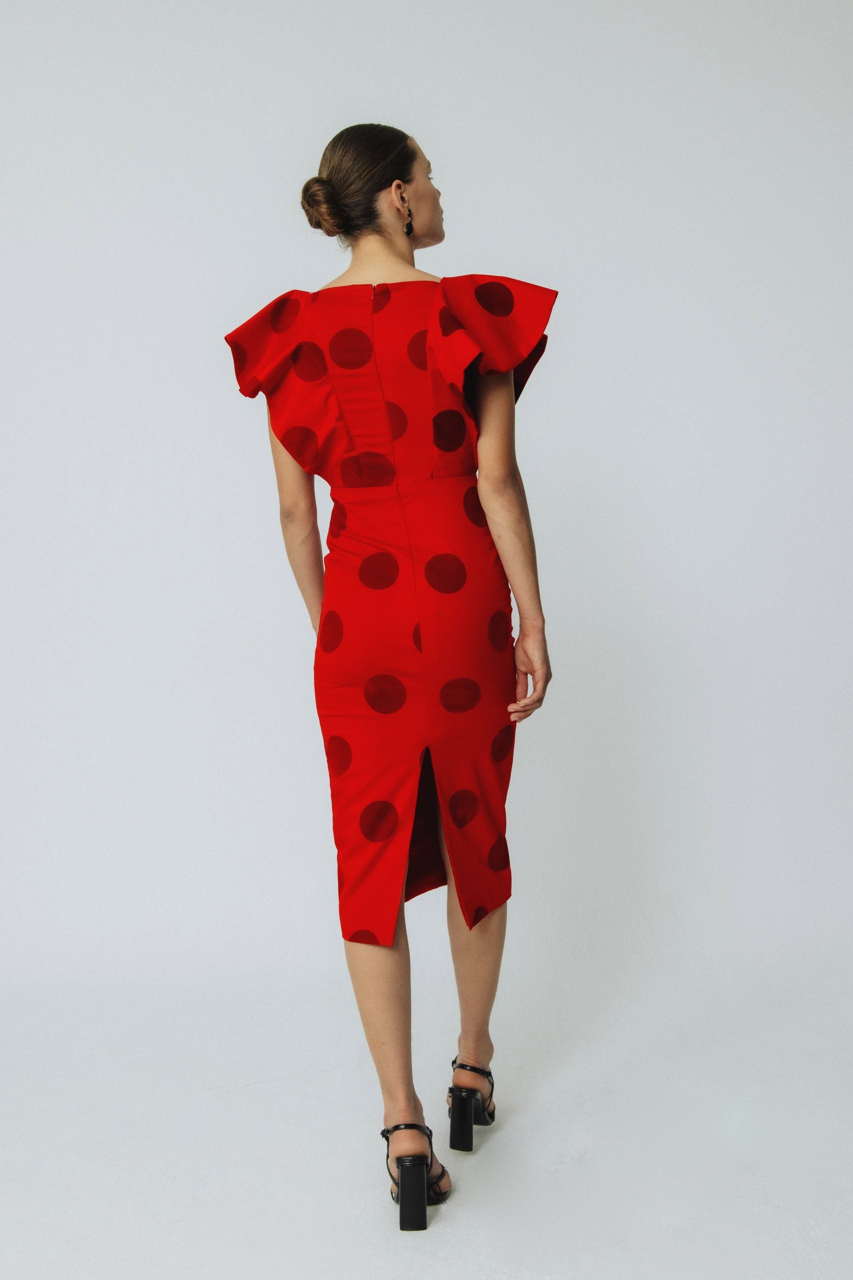 Vestido Rociana rojo midi con volantes y lunares