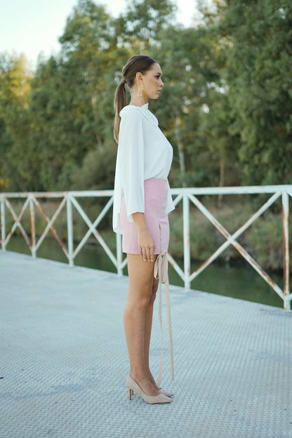 Blusa blanca con lazada Modelo ILUSIÓN