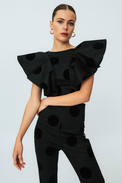 Blusa negra de invitada Rocío Negro.