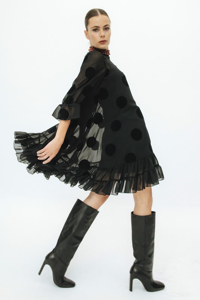 Vestido corto lunares negro Lolita con volante abajo