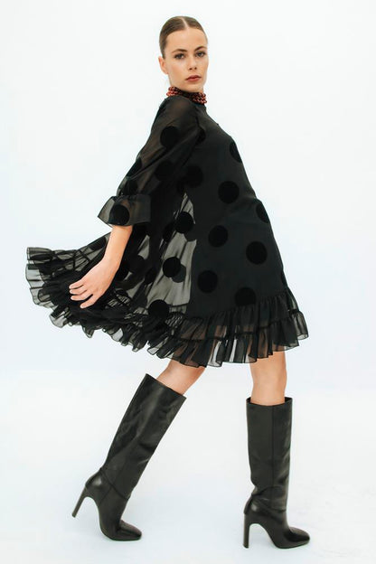 Vestido corto lunares negro Lolita con volante abajo