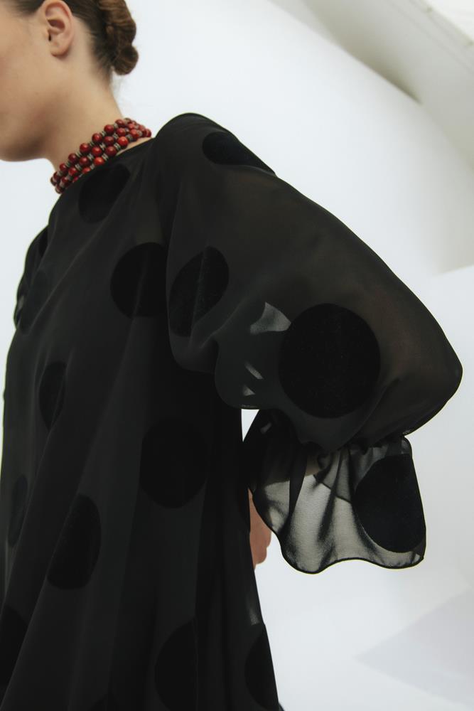 Vestido corto lunares negro Lolita con volante abajo