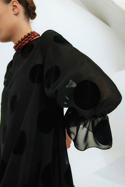 Vestido corto lunares negro Lolita con volante abajo