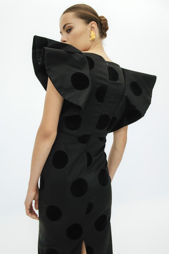 Vestido Rociana negro midi con volantes y lunares