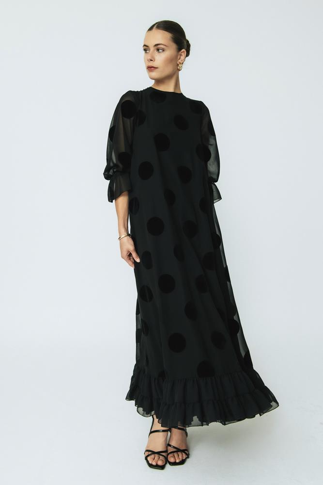 Vestido Lola negro largo de manga larga y volante canastero
