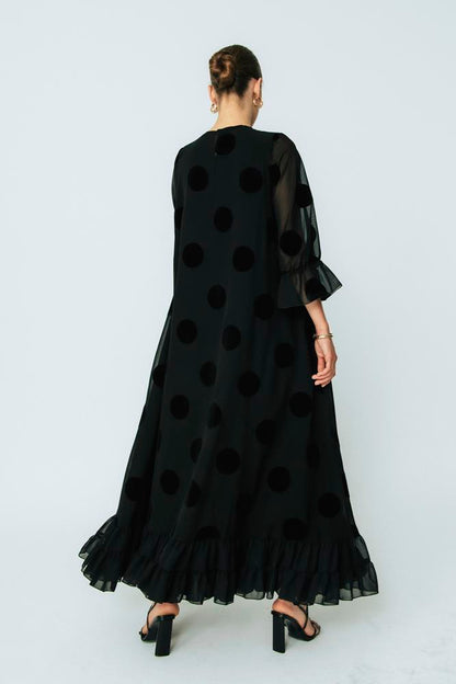 Vestido Lola negro largo de manga larga y volante canastero