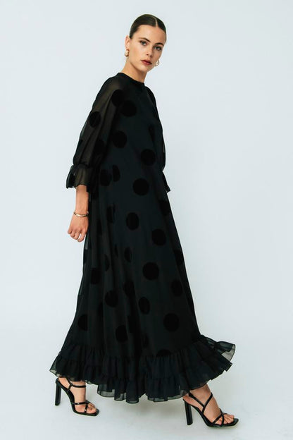 Vestido Lola negro largo de manga larga y volante canastero