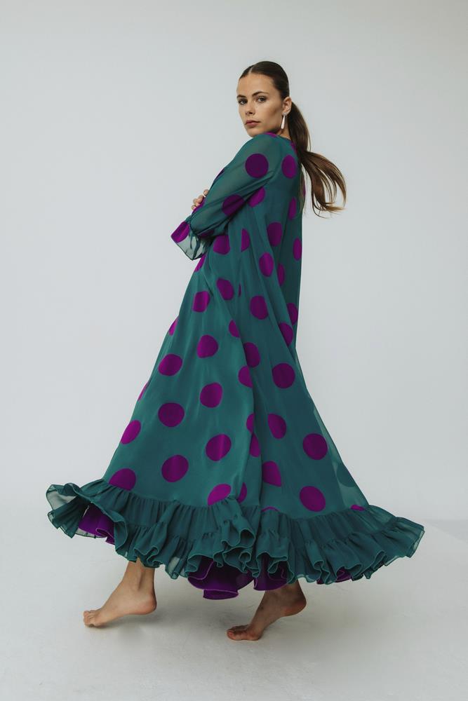 Vestido Lola Verde con lunares morados y volantes