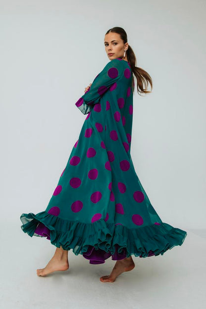 Vestido Lola Verde con lunares morados y volantes