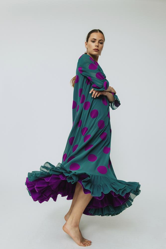 Vestido Lola Verde con lunares morados y volantes