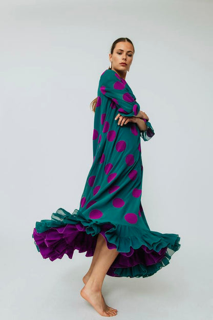 Vestido Lola Verde con lunares morados y volantes