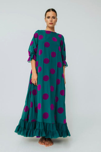 Vestido Lola Verde con lunares morados y volantes