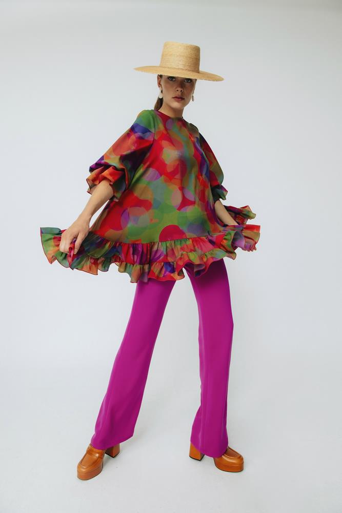 Pantalón recto Mercedes Morado.