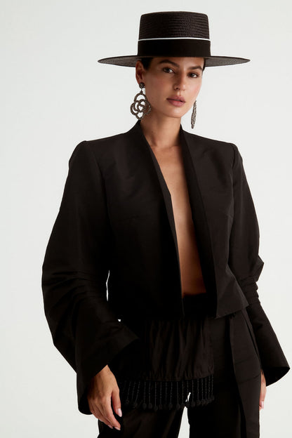 Chaqueta corta negra de tafetán