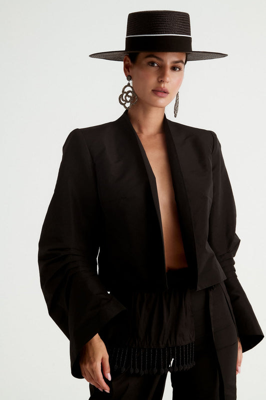Chaqueta corta negra de tafetán