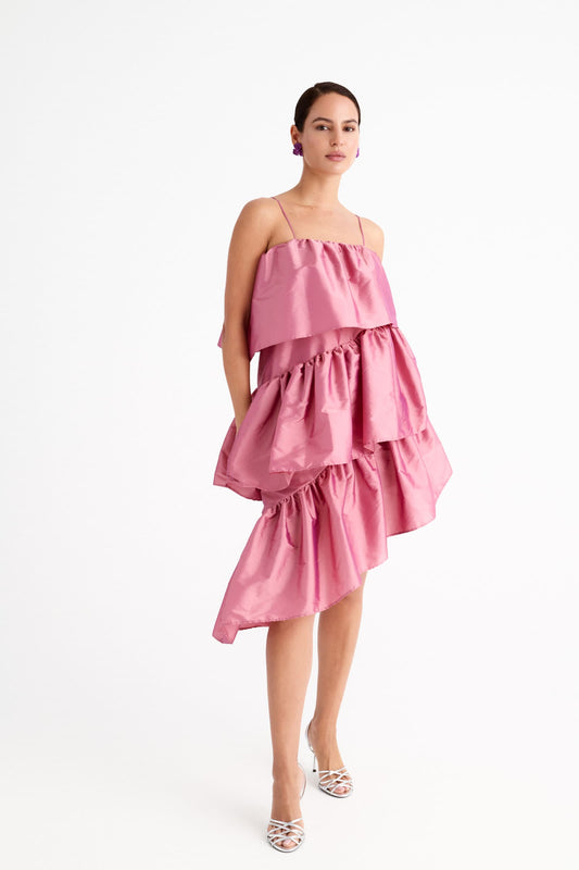 Vestido invitada volantes en tafetan rosa midi