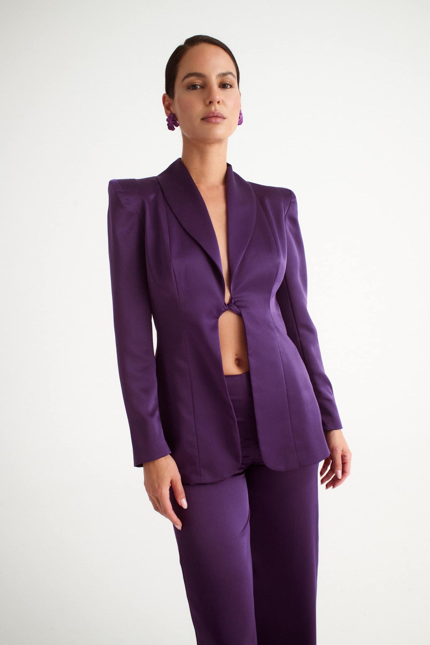 Traje chaqueta morada de satén multiposición