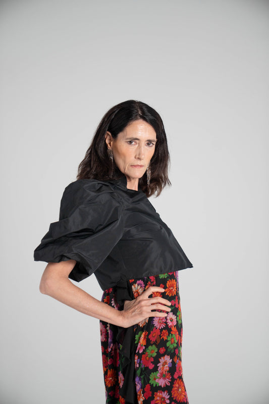 Chaqueta/ Blusa corta Negra
