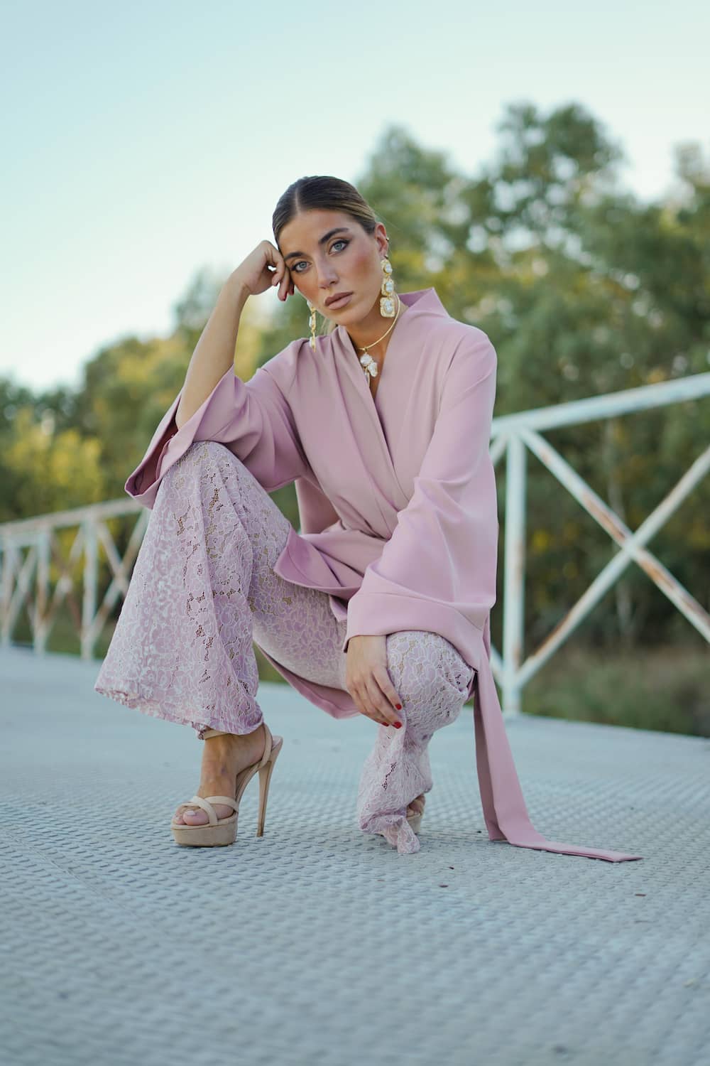Pantalón de invitada de encaje Modelo NUDE