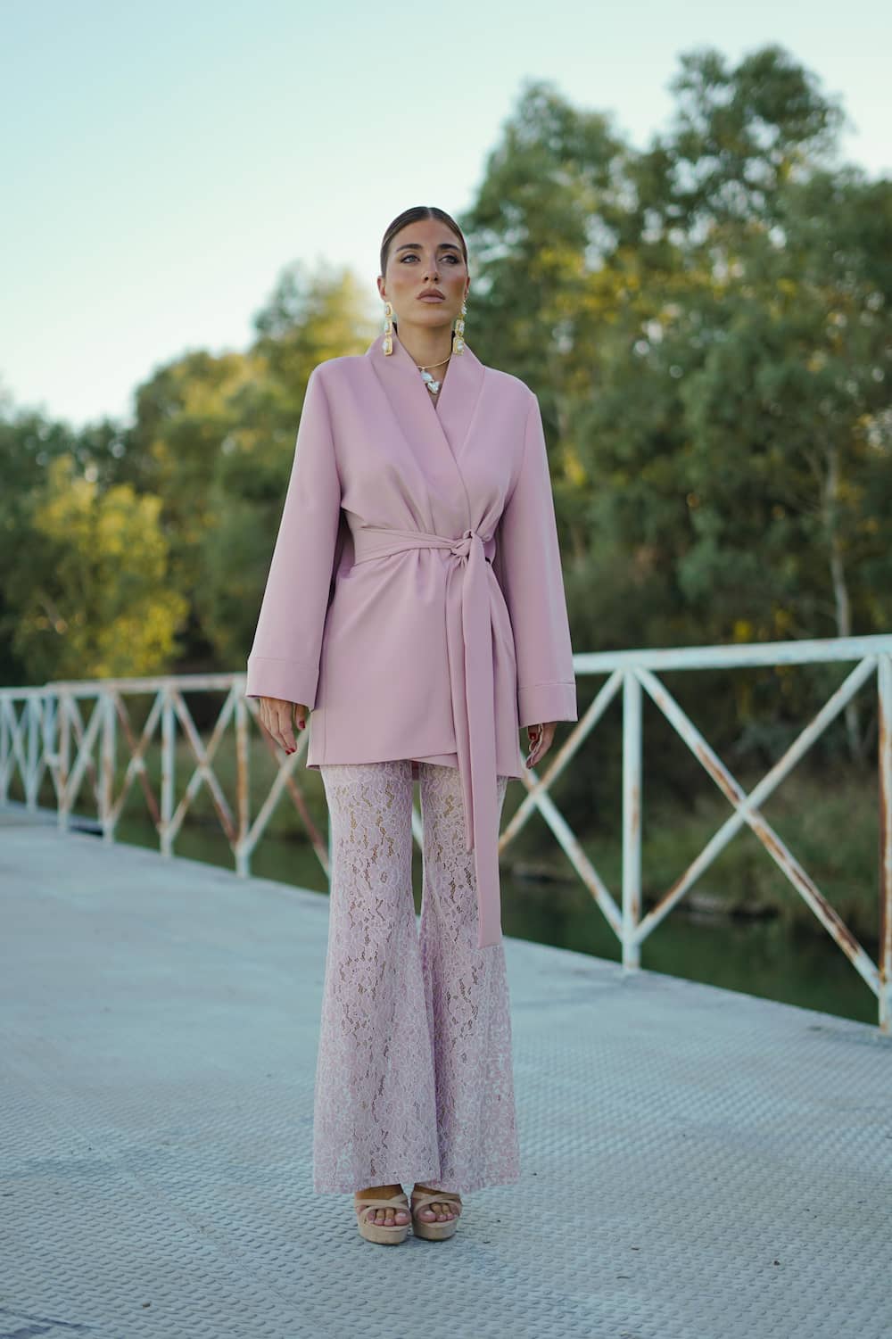 Pantalón de invitada de encaje Modelo NUDE