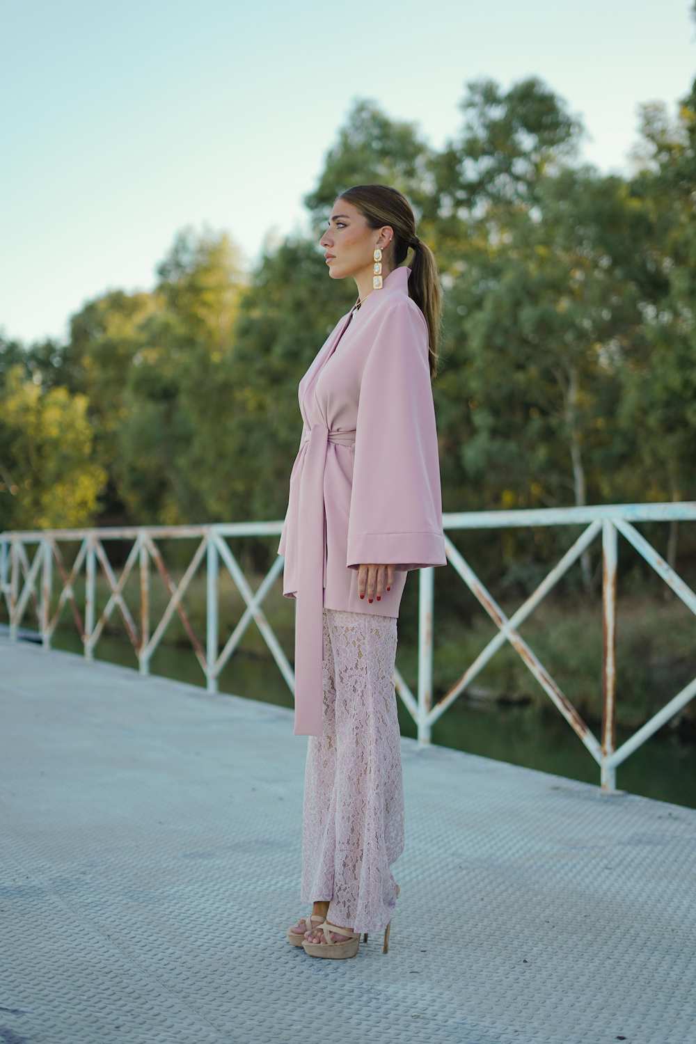 Pantalón de invitada de encaje Modelo NUDE