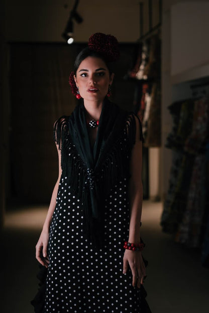 Vestido de invitada en crepé lunares y georgette negro