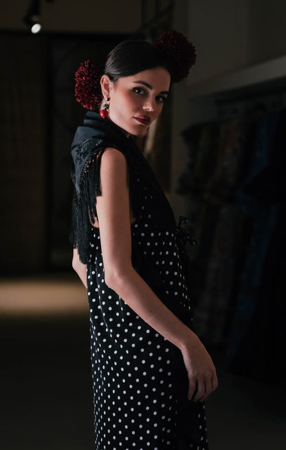 Vestido de invitada en crepé lunares y georgette negro