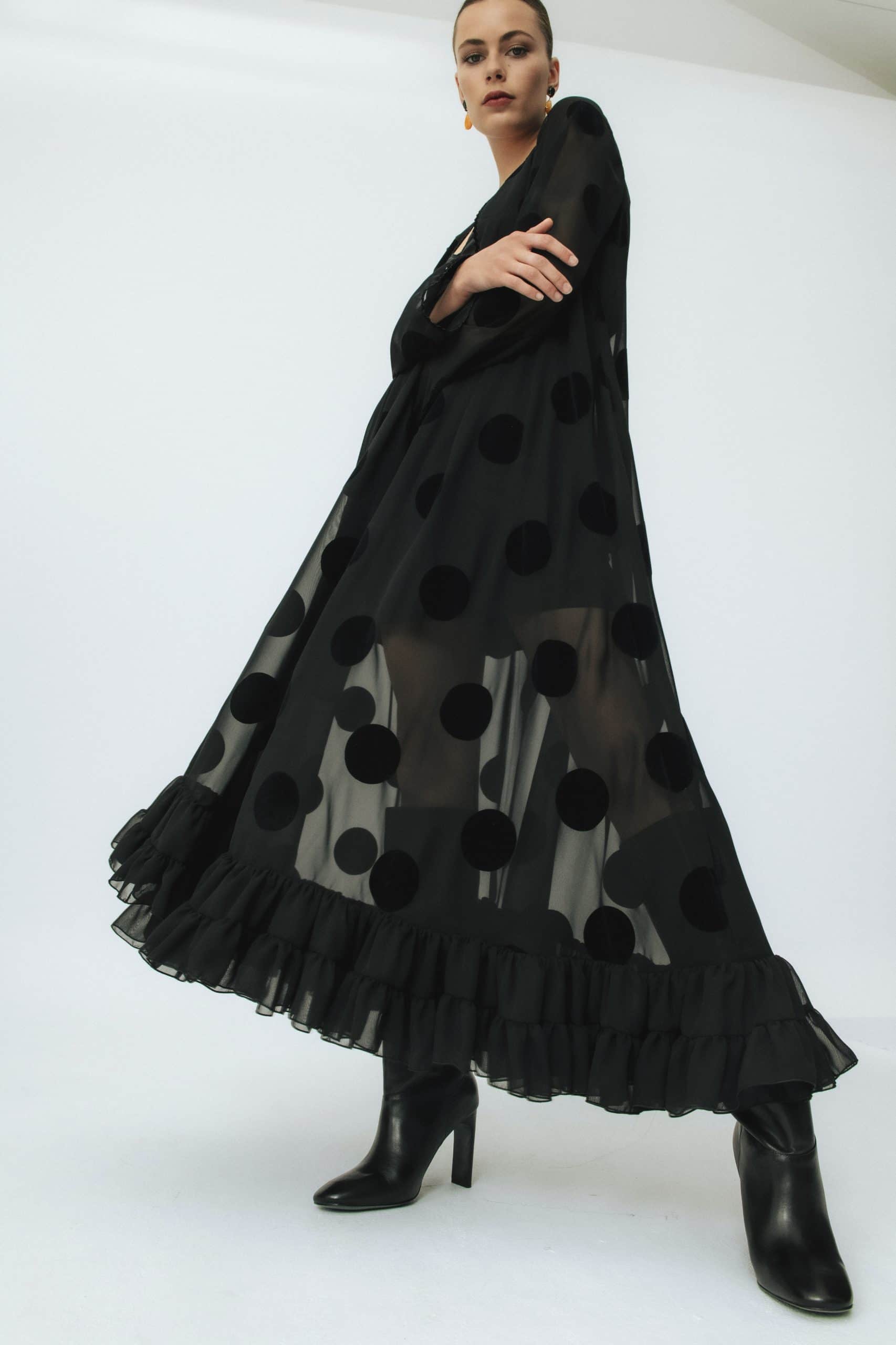 Abrigo invitada flamenca Mª Dolores Negro