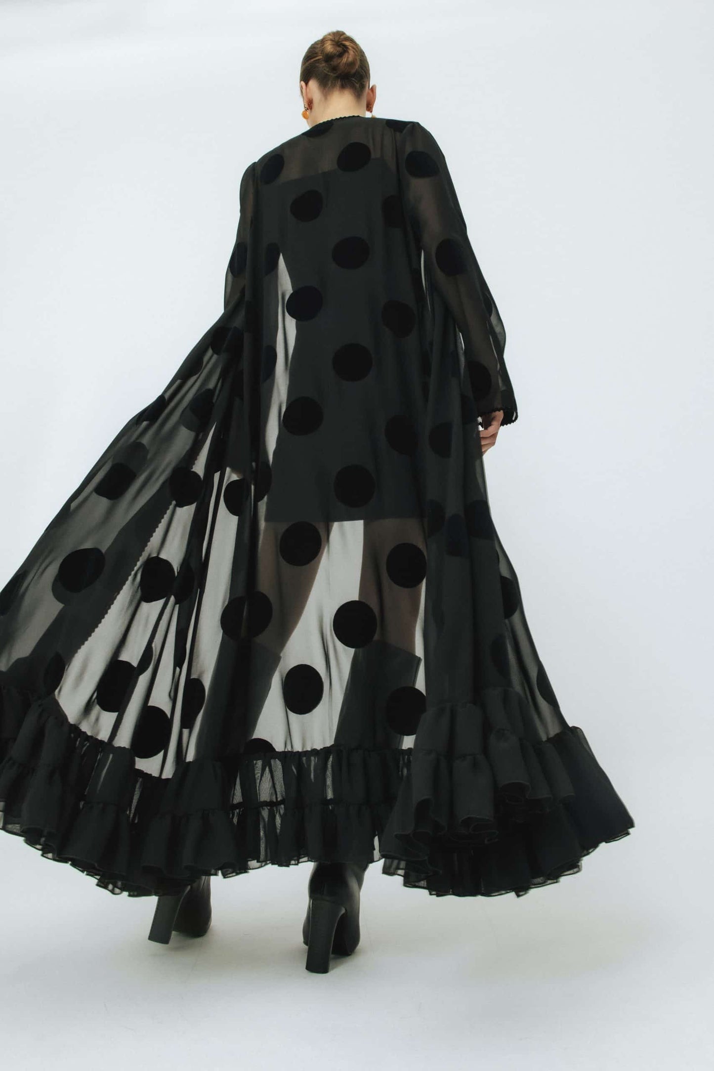 Abrigo invitada flamenca Mª Dolores Negro