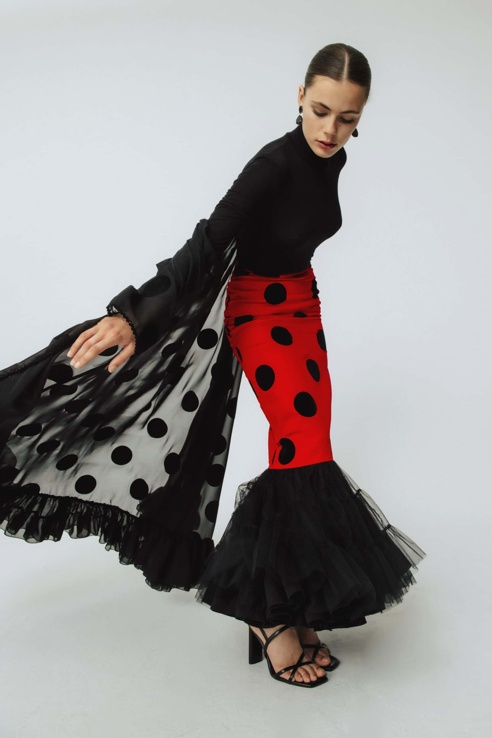 Abrigo invitada flamenca Mª Dolores Negro