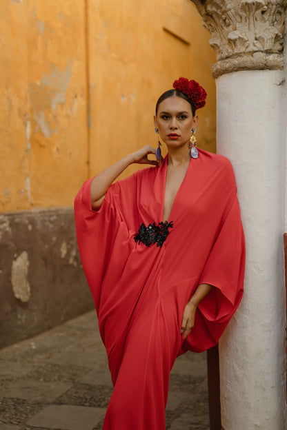 Kimono invitada coral Shaira con lentejuelas negras