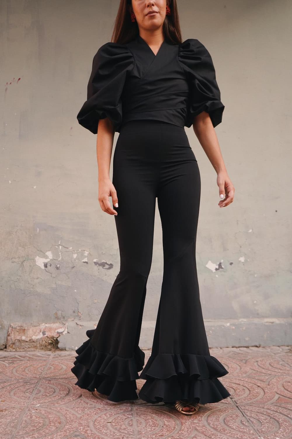 Pantalón con volantes de invitada negro