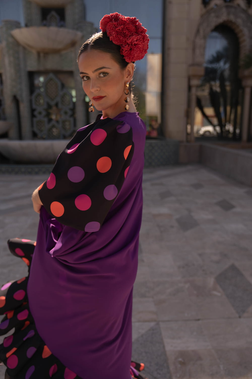 Vestido invitada flamenca BOLERO en morado y negro