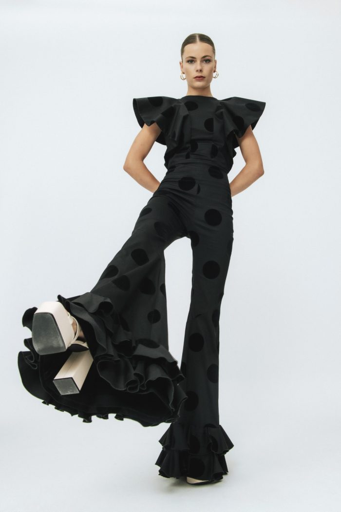 Pantalón de invitada negro con volantes Carmen