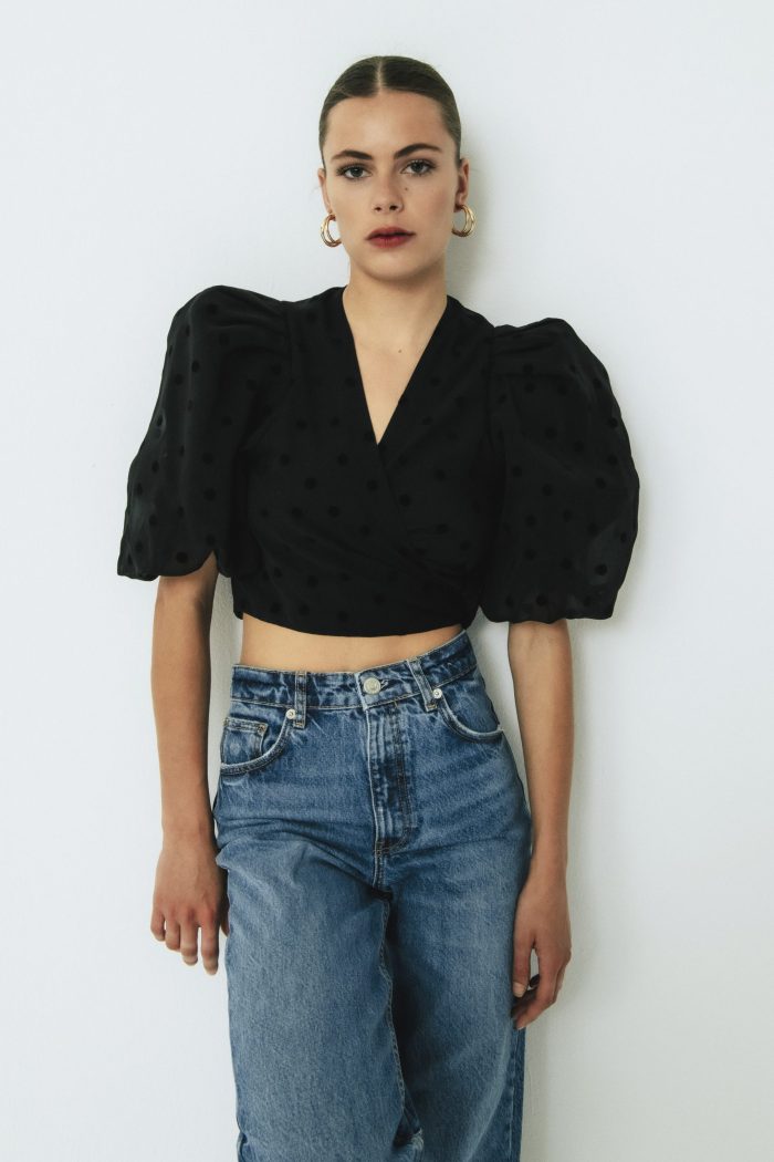 Blusa lunares Carmela Negro.