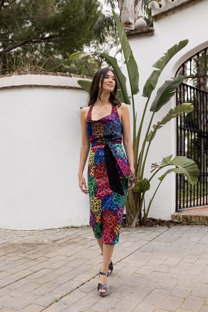Look de invitada de colores animal print con dos piezas de Carmen Fitz
