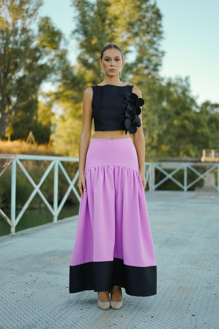 Falda de Invitada Rosa con Canesú y Festón Negro SENTIR