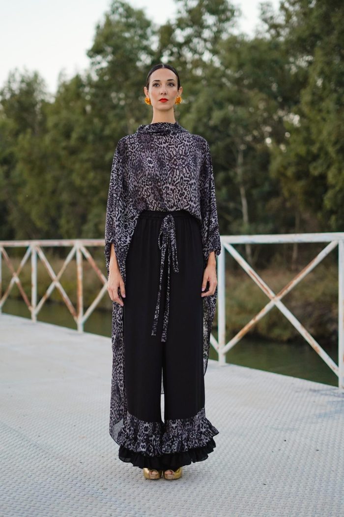 Pantalón de Invitada con Volantes Gasa Print Negro OLVIDO