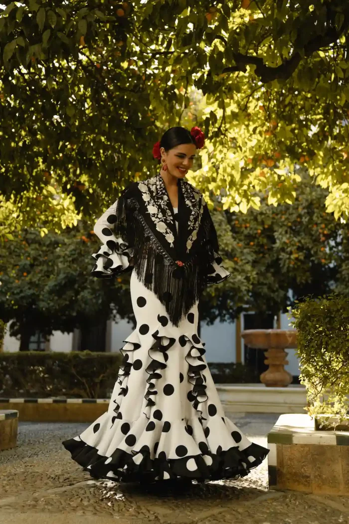 vestido flamenca negro y blanco