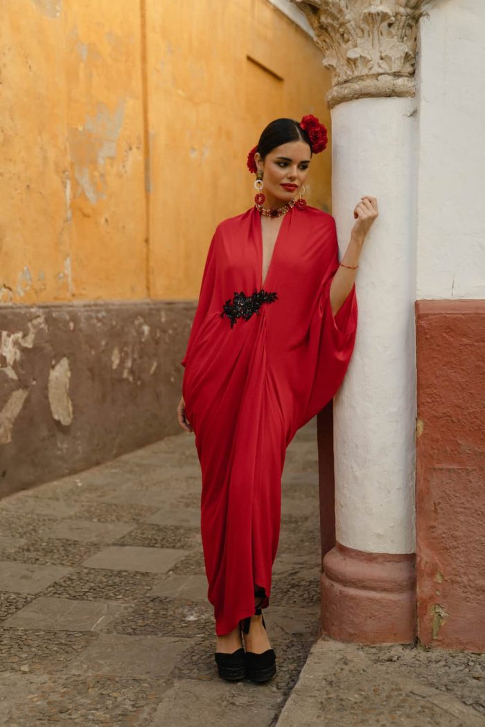 vestido invitada rojo con detalle negro