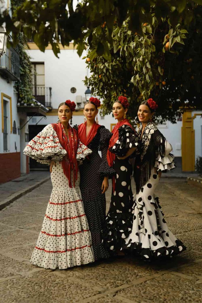 traje flamenca negro lunar blanco