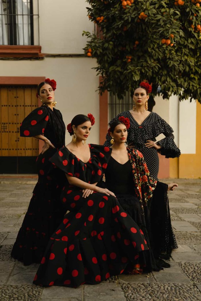 vestido flamenca negro lunar rojo