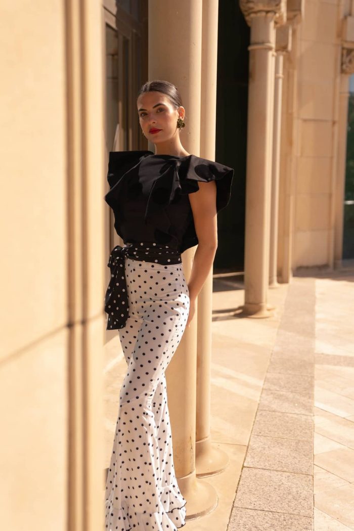pantalon invitada con lunares negros