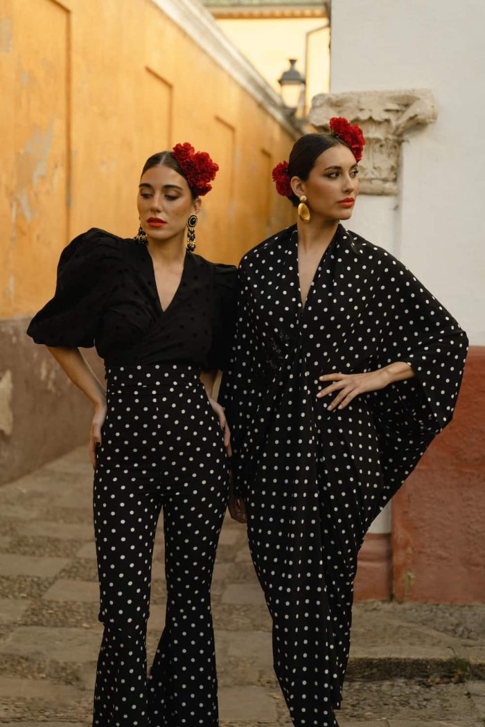 kimono negro lunar blanco