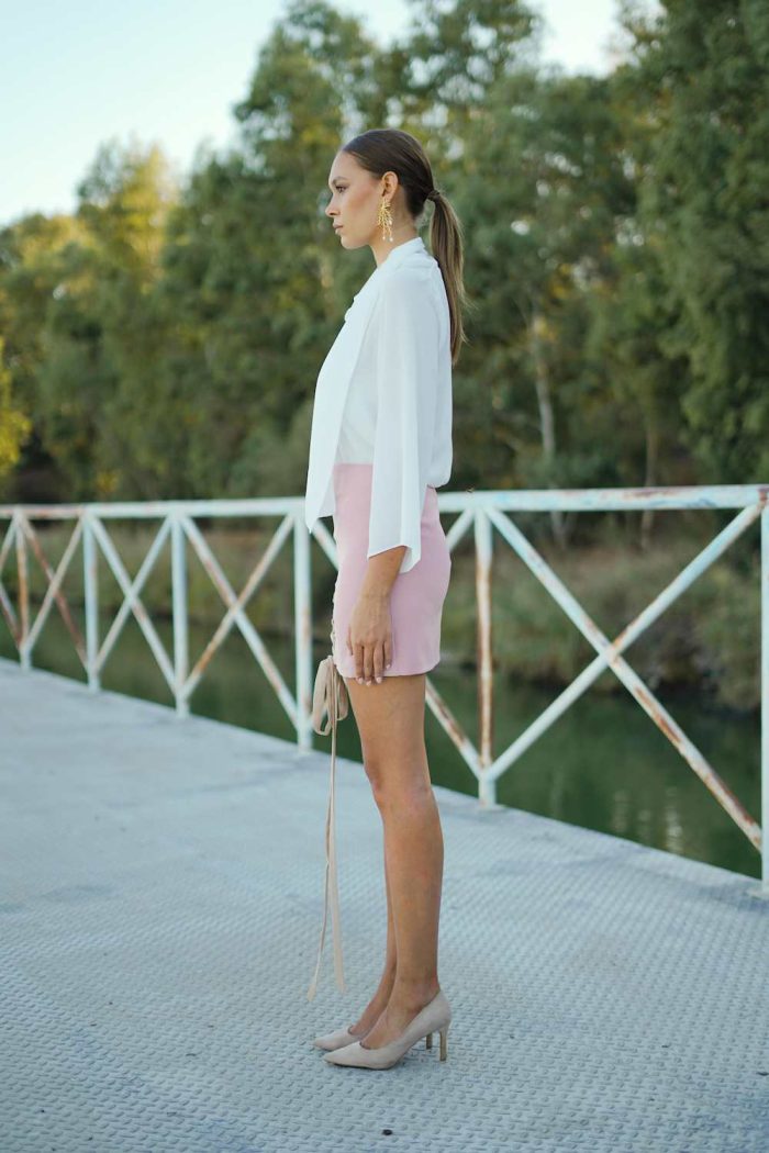 blusa blanca con lazo cuello